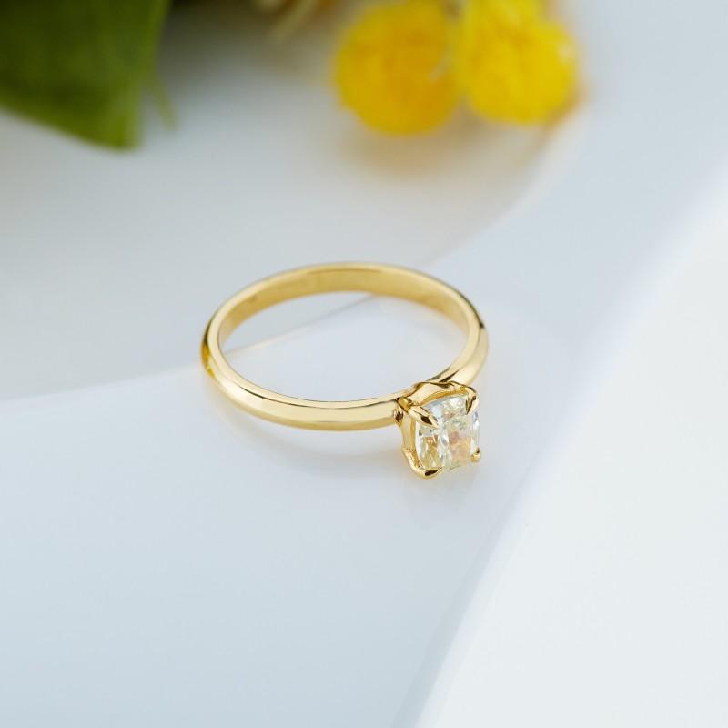0.85  Karat Fancy Pırlanta Tektaş Yüzük