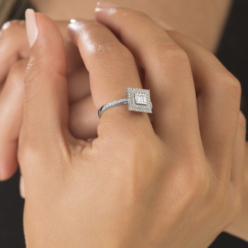 0.54 Karat Baget Taşlı Pırlanta Yüzük