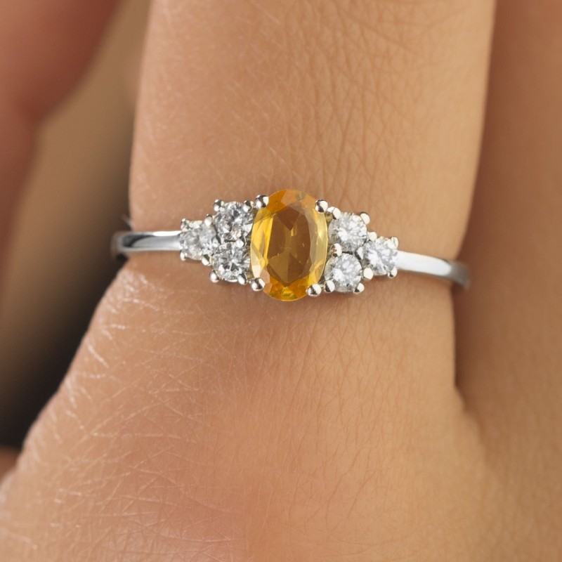 0.60 Karat Pırlanta Sarı Safir Taşlı Yüzük