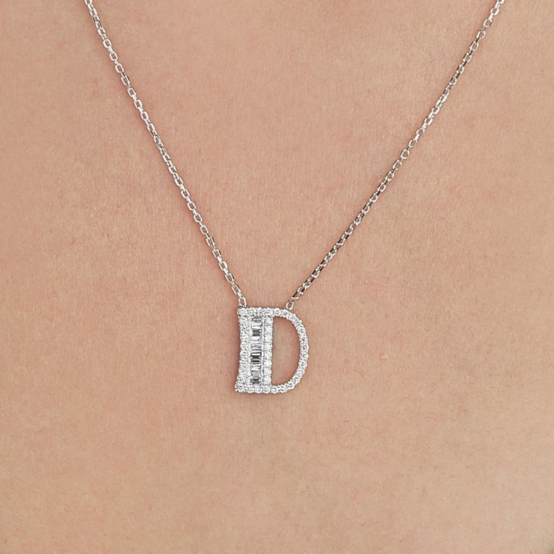 0.25 Karat Baget Pırlantalı D Harfi  Kolye