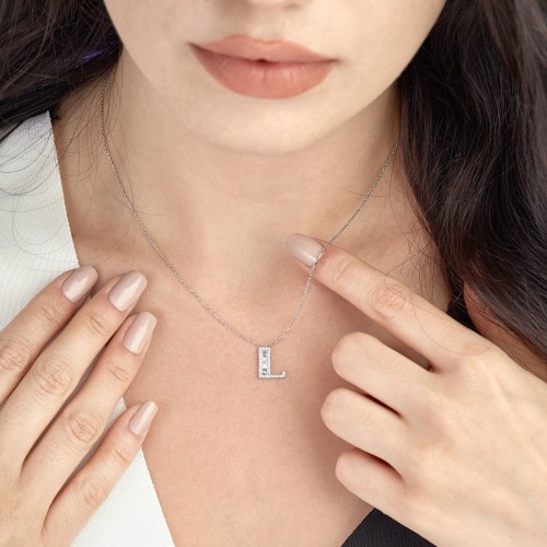 0.25 Karat Baget Pırlantalı L Harfi Kolye