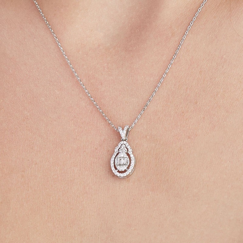 0.32 Karat Baget Taşlı Pırlanta Kolye