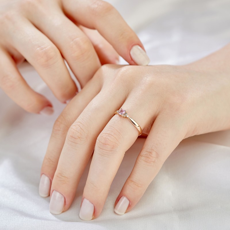 0.29 Karat Pembe Safir Taşlı Pırlanta Minimal Yüzük