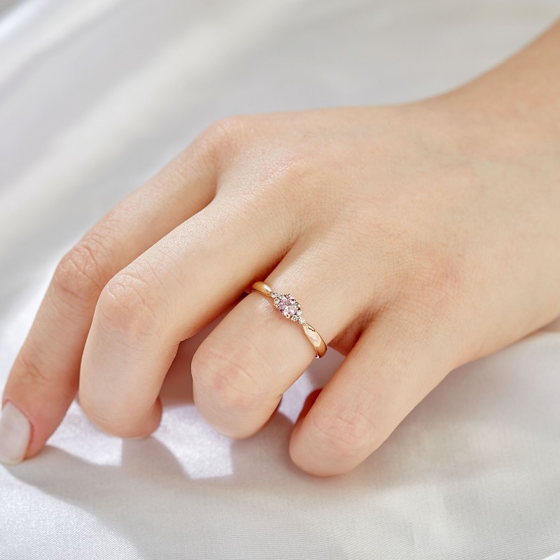 0.26 Karat Pembe Safir Taşlı Pırlanta Minimal Yüzük