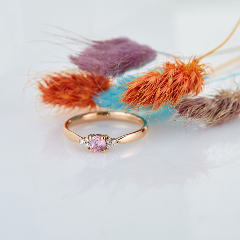 0.26 Karat Pembe Safir Taşlı Pırlanta Minimal Yüzük