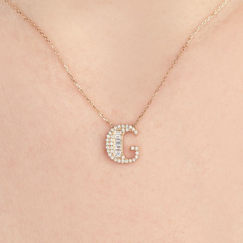 0.21 Karat Baget Pırlantalı G Harfi Kolye