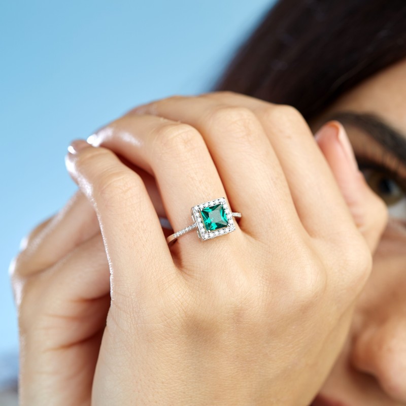 1.21 Karat Zümrüt Taşlı Pırlanta Yüzük
