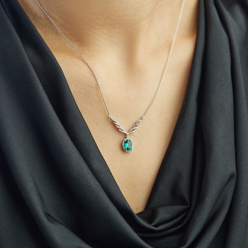 0.97 Karat Zümrüt Taşlı Pırlanta Kolye