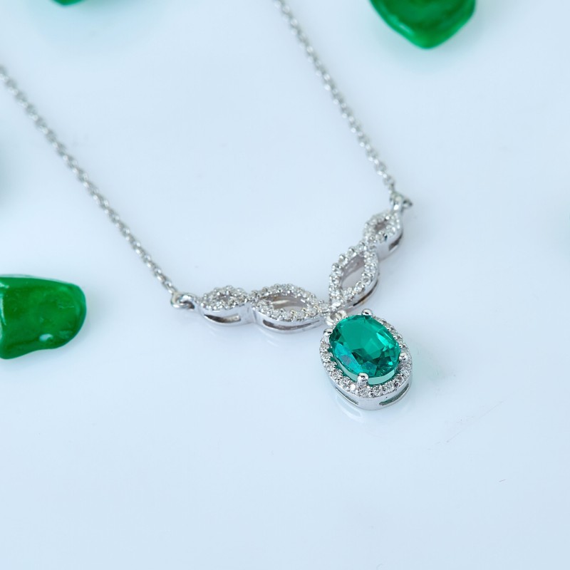 0.96 Karat Zümrüt Taşlı Pırlanta Kolye