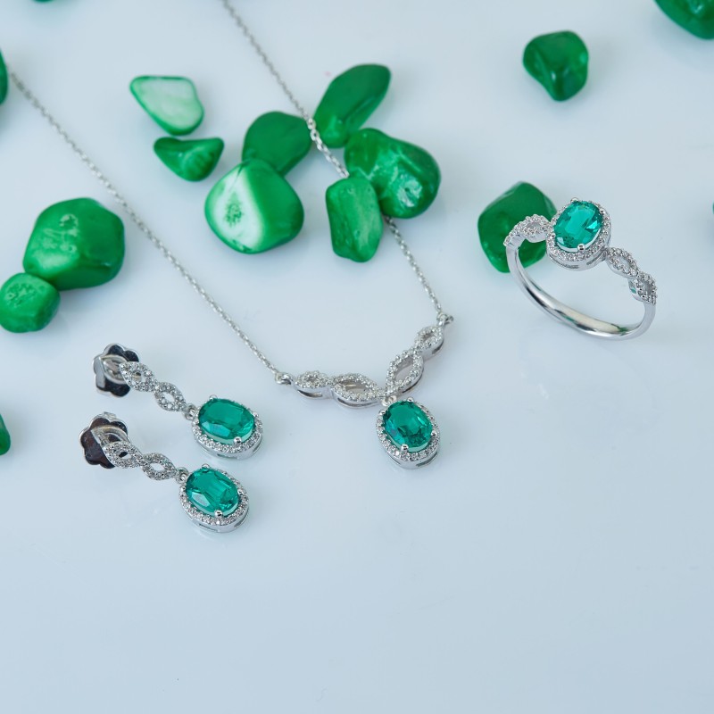 0.95 Karat Zümrüt Taşlı Pırlanta Yüzük