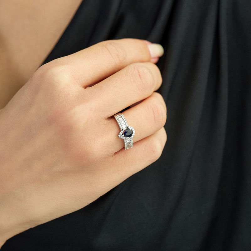 0.93 Karat Safir Taşlı Baget Pırlantalı Yüzük