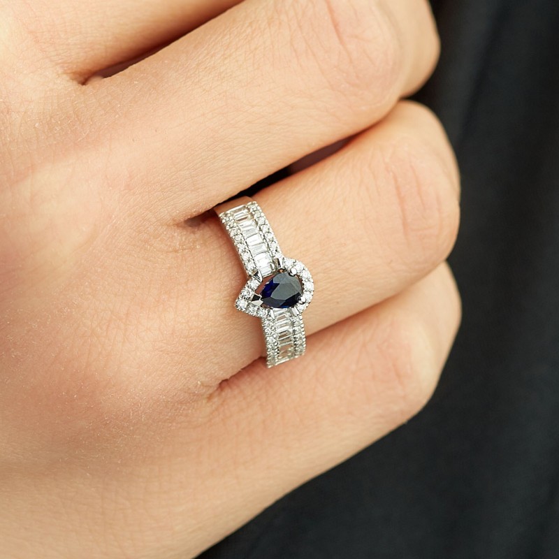 0.93 Karat Safir Taşlı Baget Pırlantalı Yüzük