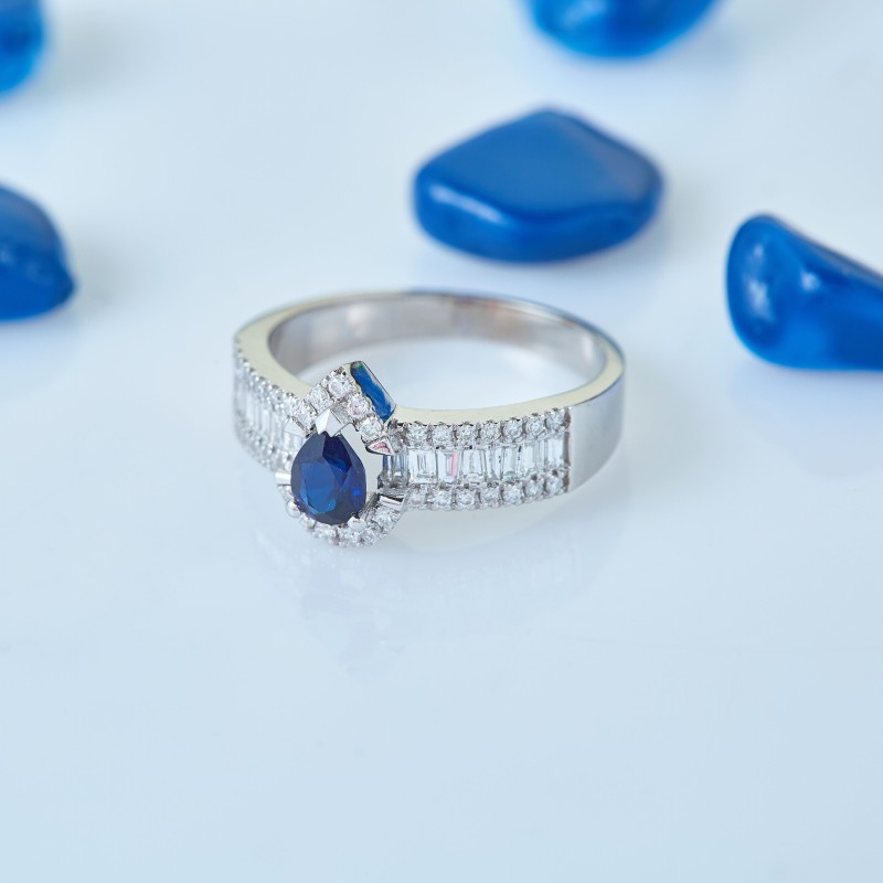 0.93 Karat Safir Taşlı Baget Pırlantalı Yüzük