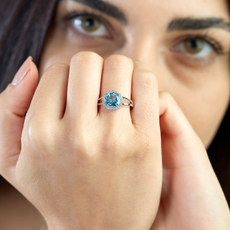 2.38 Karat Blue Topaz Taşlı Pırlanta Yüzük