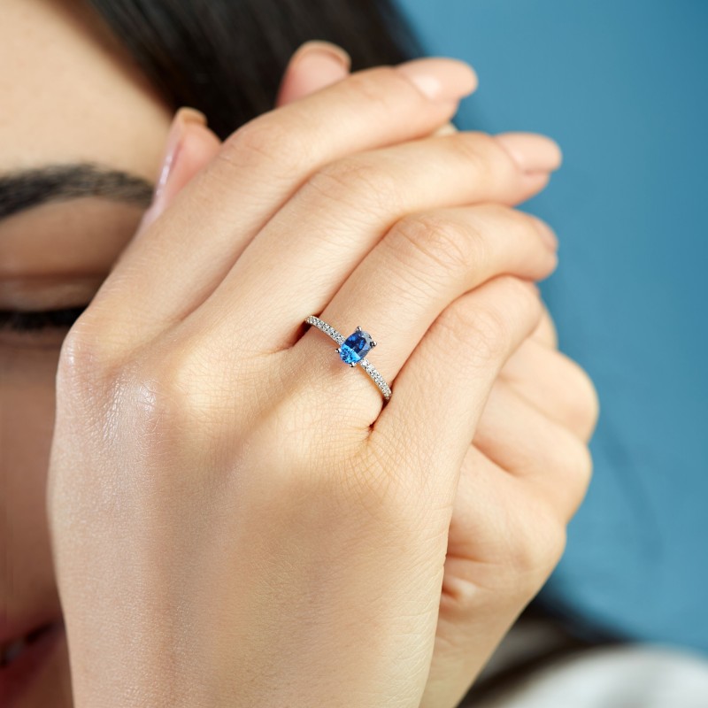 0.77 Karat Safir Taşlı Pırlanta Yüzük