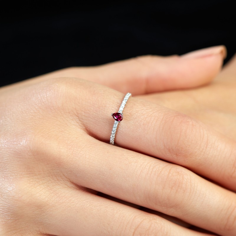0.34 Karat Yakut Taşlı Pırlanta Minimal Yüzük