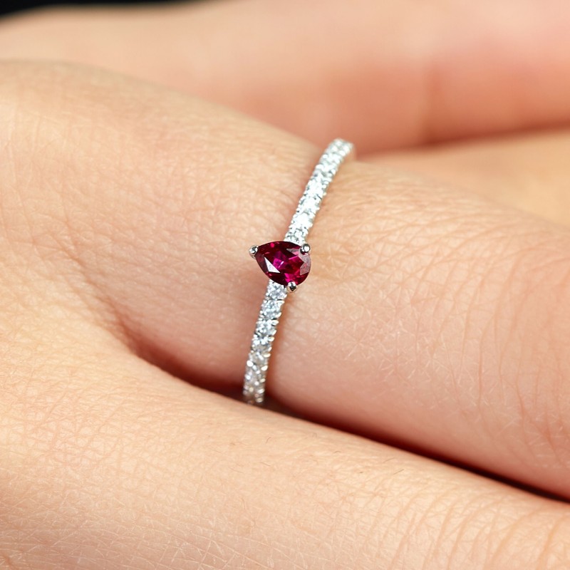 0.34 Karat Yakut Taşlı Pırlanta Minimal Yüzük