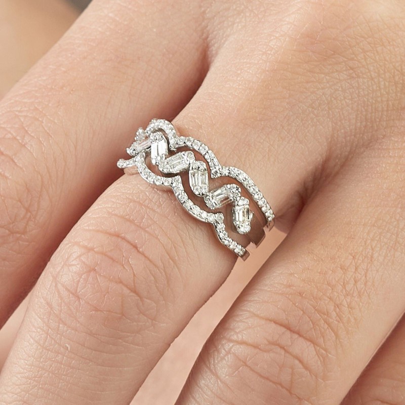 0.63 Karat Baget Pırlanta Yüzük