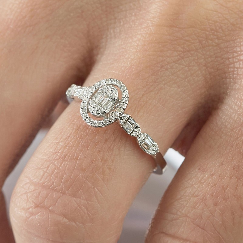 0.30 Karat Baget Pırlanta Oval Yüzük