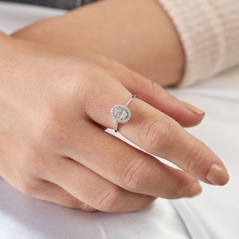 0.25 Karat Baget Pırlanta Oval Yüzük