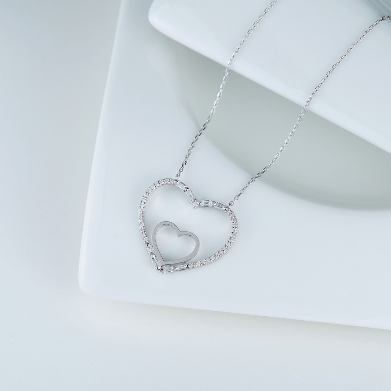 0.48 Karat Baget Pırlantalı Kolye
