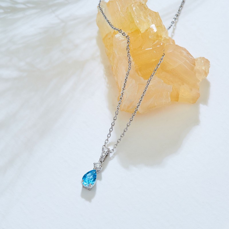 0.56 Karat Damla Blue Topaz Taşlı Pırlanta Kolye