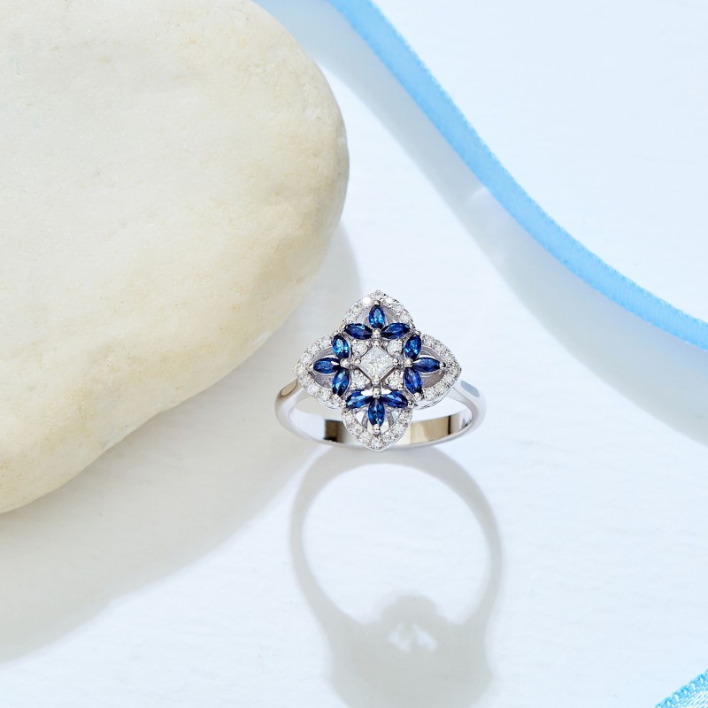 0.81 Karat Safir Taşlı Prenses Kesim Pırlanta Yüzük